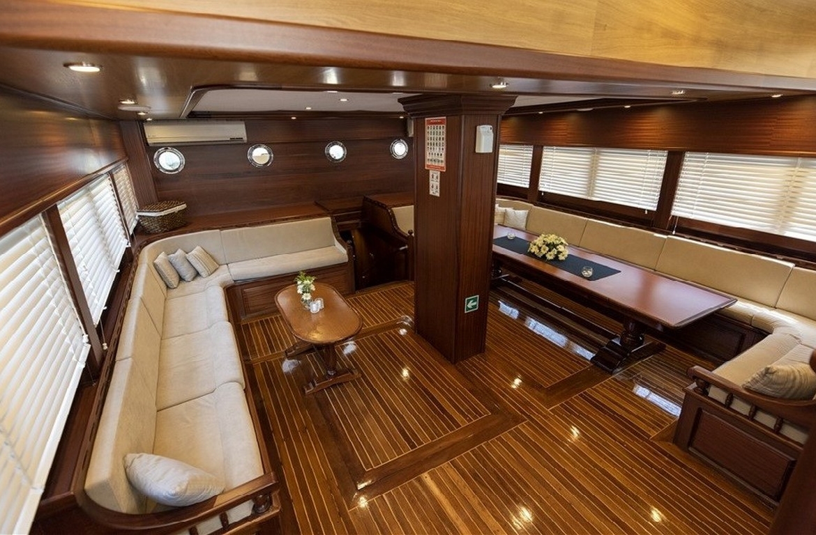 Türkiye’de Kayhan 11 Gulet kiralayın: 34 metre uzunluk, 10 kabin, 20 kişilik konfor ve unutulmaz mavi yolculuk deneyimi