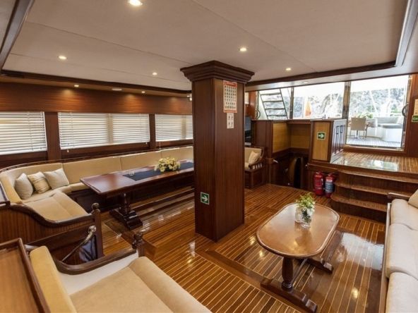 Türkiye’de Kayhan 11 Gulet kiralayın: 34 metre uzunluk, 10 kabin, 20 kişilik konfor ve unutulmaz mavi yolculuk deneyimi