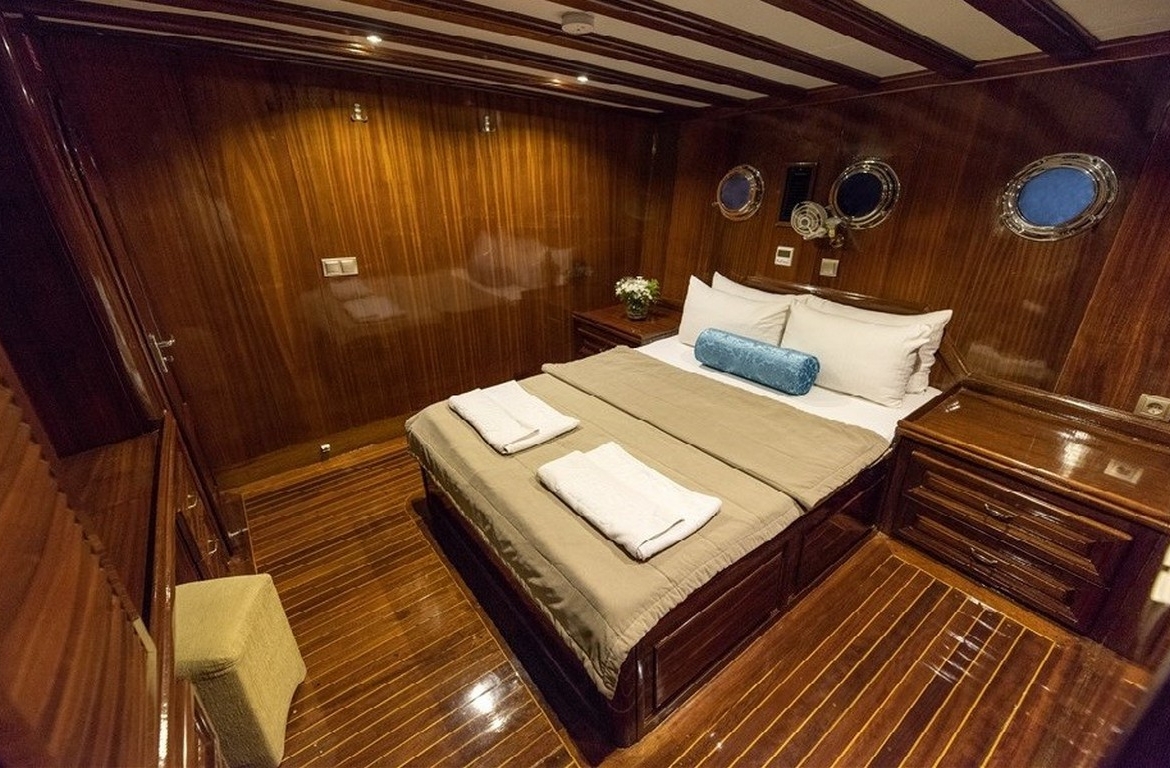 Türkiye’de Kayhan 11 Gulet kiralayın: 34 metre uzunluk, 10 kabin, 20 kişilik konfor ve unutulmaz mavi yolculuk deneyimi