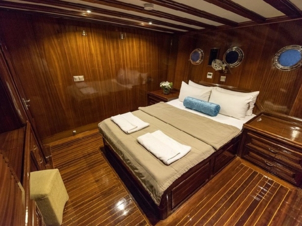 Türkiye’de Kayhan 11 Gulet kiralayın: 34 metre uzunluk, 10 kabin, 20 kişilik konfor ve unutulmaz mavi yolculuk deneyimi