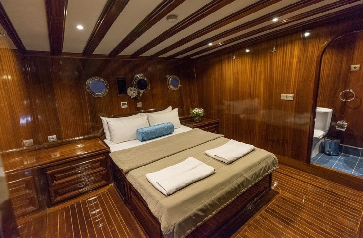 Türkiye’de Kayhan 11 Gulet kiralayın: 34 metre uzunluk, 10 kabin, 20 kişilik konfor ve unutulmaz mavi yolculuk deneyimi