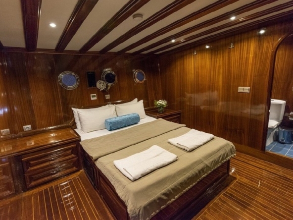 Türkiye’de Kayhan 11 Gulet kiralayın: 34 metre uzunluk, 10 kabin, 20 kişilik konfor ve unutulmaz mavi yolculuk deneyimi