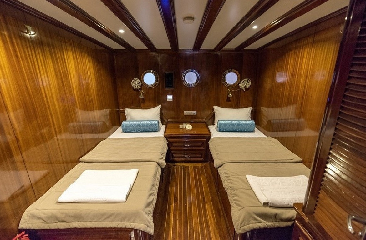 Türkiye’de Kayhan 11 Gulet kiralayın: 34 metre uzunluk, 10 kabin, 20 kişilik konfor ve unutulmaz mavi yolculuk deneyimi