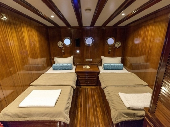 Türkiye’de Kayhan 11 Gulet kiralayın: 34 metre uzunluk, 10 kabin, 20 kişilik konfor ve unutulmaz mavi yolculuk deneyimi