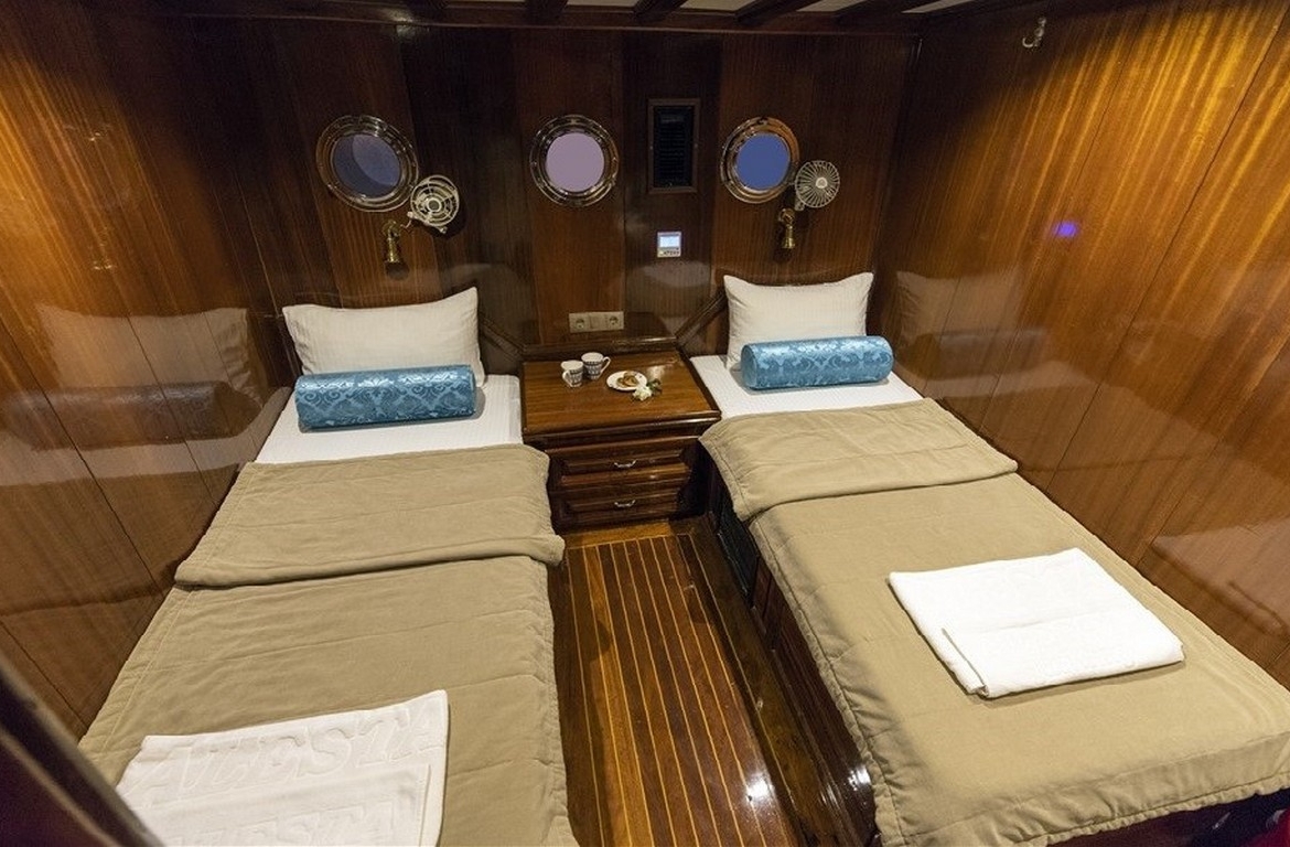 Türkiye’de Kayhan 11 Gulet kiralayın: 34 metre uzunluk, 10 kabin, 20 kişilik konfor ve unutulmaz mavi yolculuk deneyimi