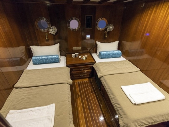 Türkiye’de Kayhan 11 Gulet kiralayın: 34 metre uzunluk, 10 kabin, 20 kişilik konfor ve unutulmaz mavi yolculuk deneyimi