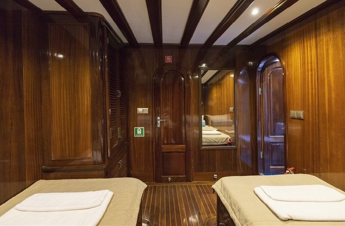 Türkiye’de Kayhan 11 Gulet kiralayın: 34 metre uzunluk, 10 kabin, 20 kişilik konfor ve unutulmaz mavi yolculuk deneyimi