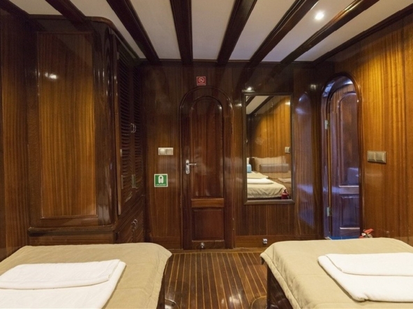 Türkiye’de Kayhan 11 Gulet kiralayın: 34 metre uzunluk, 10 kabin, 20 kişilik konfor ve unutulmaz mavi yolculuk deneyimi