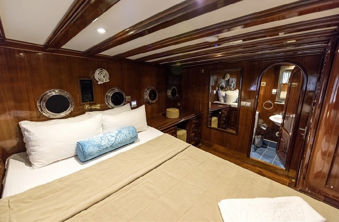 Türkiye’de Kayhan 11 Gulet kiralayın: 34 metre uzunluk, 10 kabin, 20 kişilik konfor ve unutulmaz mavi yolculuk deneyimi