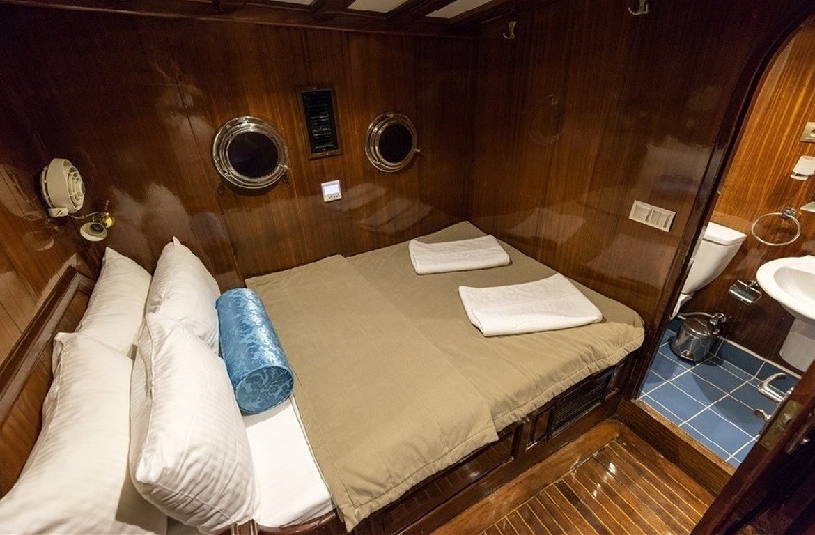 Türkiye’de Kayhan 11 Gulet kiralayın: 34 metre uzunluk, 10 kabin, 20 kişilik konfor ve unutulmaz mavi yolculuk deneyimi