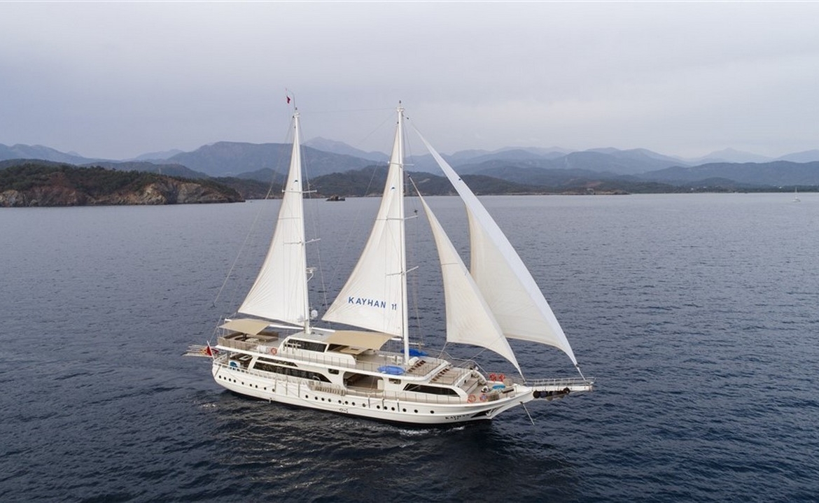Türkiye’de Kayhan 11 Gulet kiralayın: 34 metre uzunluk, 10 kabin, 20 kişilik konfor ve unutulmaz mavi yolculuk deneyimi