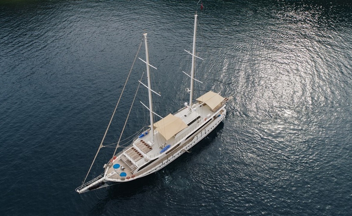 Türkiye’de Kayhan 11 Gulet kiralayın: 34 metre uzunluk, 10 kabin, 20 kişilik konfor ve unutulmaz mavi yolculuk deneyimi