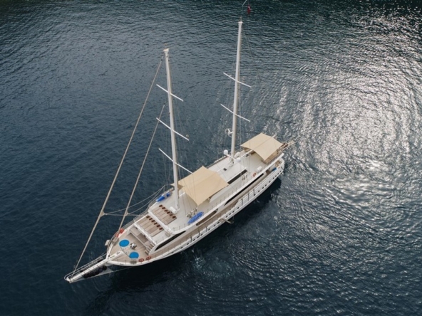 Türkiye’de Kayhan 11 Gulet kiralayın: 34 metre uzunluk, 10 kabin, 20 kişilik konfor ve unutulmaz mavi yolculuk deneyimi