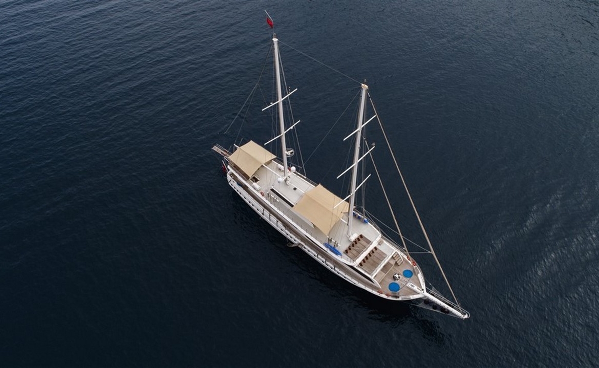 Türkiye’de Kayhan 11 Gulet kiralayın: 34 metre uzunluk, 10 kabin, 20 kişilik konfor ve unutulmaz mavi yolculuk deneyimi