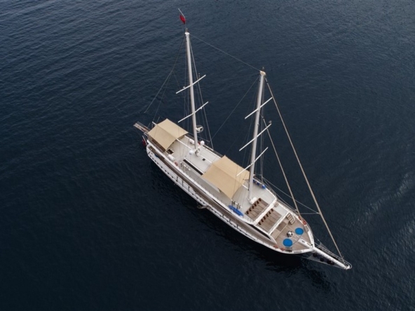 Türkiye’de Kayhan 11 Gulet kiralayın: 34 metre uzunluk, 10 kabin, 20 kişilik konfor ve unutulmaz mavi yolculuk deneyimi