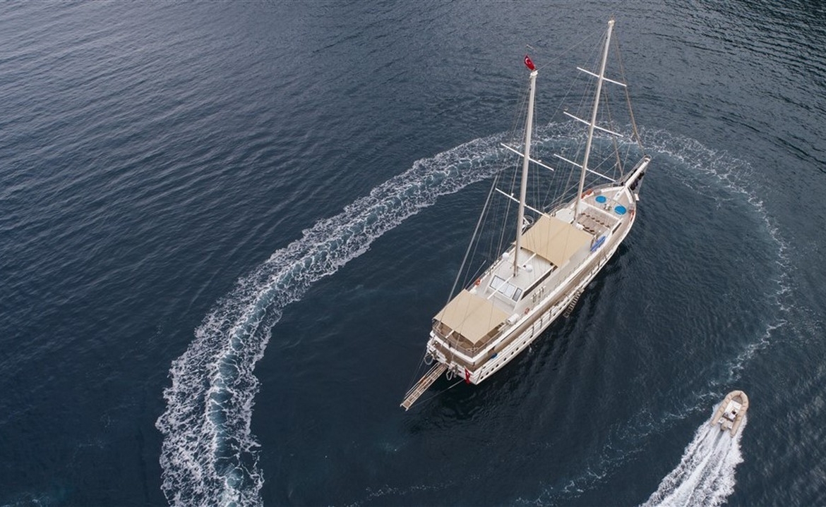 Türkiye’de Kayhan 11 Gulet kiralayın: 34 metre uzunluk, 10 kabin, 20 kişilik konfor ve unutulmaz mavi yolculuk deneyimi
