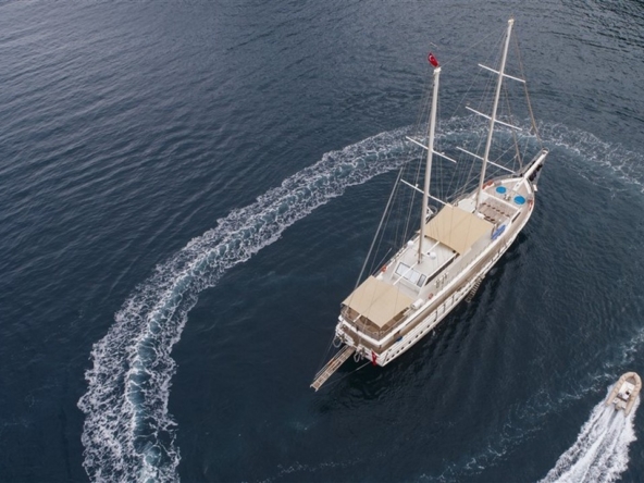 Türkiye’de Kayhan 11 Gulet kiralayın: 34 metre uzunluk, 10 kabin, 20 kişilik konfor ve unutulmaz mavi yolculuk deneyimi