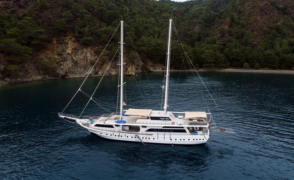 Türkiye’de Kayhan 11 Gulet kiralayın: 34 metre uzunluk, 10 kabin, 20 kişilik konfor ve unutulmaz mavi yolculuk deneyimi