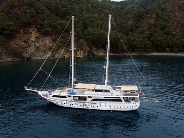 Türkiye’de Kayhan 11 Gulet kiralayın: 34 metre uzunluk, 10 kabin, 20 kişilik konfor ve unutulmaz mavi yolculuk deneyimi