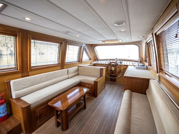 Kayhan 4, Fethiye çıkışlı 5 kabinli lüks gulet ile 10 kişilik özel mavi yolculuk deneyimi sunuyor.