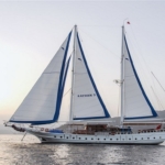 Kayhan 5 Gulet ile Ege ve Akdeniz’in en güzel koylarını keşfedin. 12 kişilik kapasite, konforlu kabinler ve özel mavi yolculuk deneyimi.