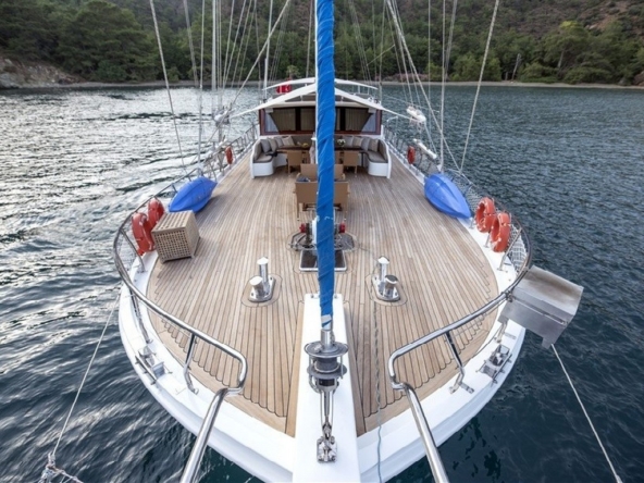 Kayhan 5 Gulet ile Ege ve Akdeniz’in en güzel koylarını keşfedin. 12 kişilik kapasite, konforlu kabinler ve özel mavi yolculuk deneyimi.