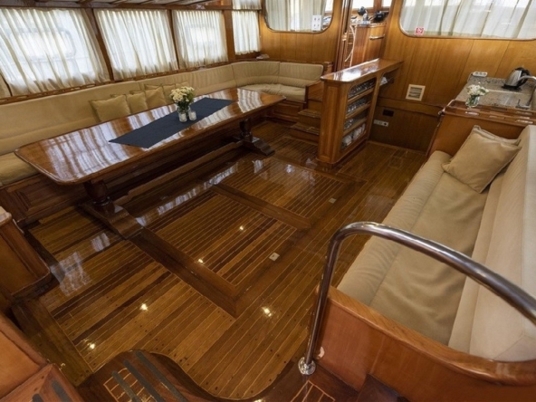 Kayhan 5 Gulet ile Ege ve Akdeniz’in en güzel koylarını keşfedin. 12 kişilik kapasite, konforlu kabinler ve özel mavi yolculuk deneyimi.