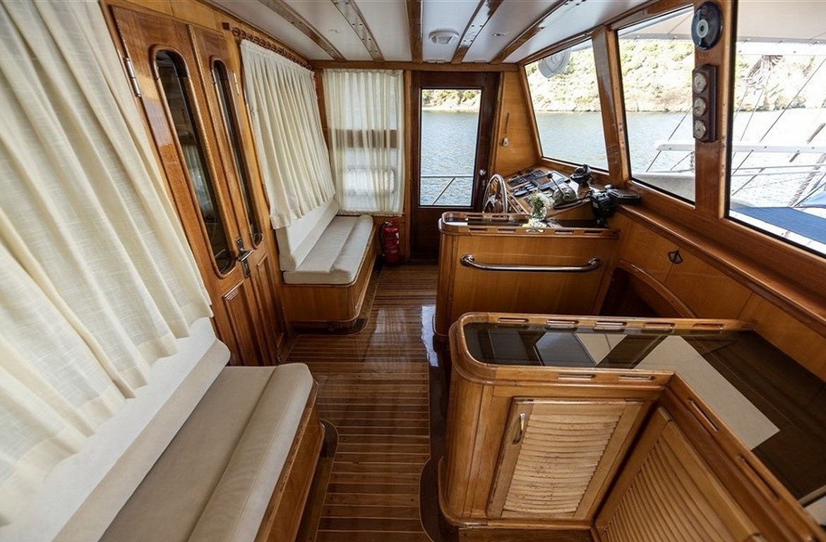 Kayhan 5 Gulet ile Ege ve Akdeniz’in en güzel koylarını keşfedin. 12 kişilik kapasite, konforlu kabinler ve özel mavi yolculuk deneyimi.