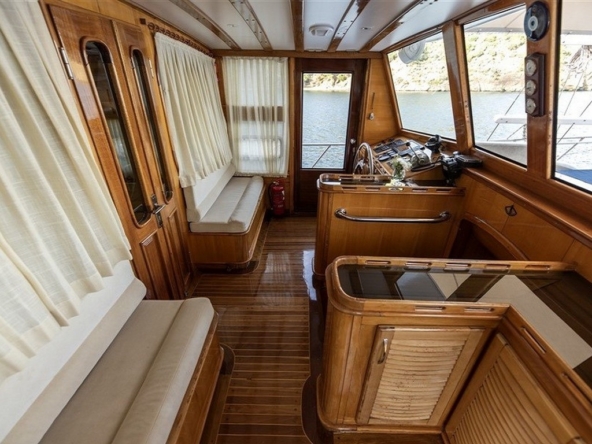 Kayhan 5 Gulet ile Ege ve Akdeniz’in en güzel koylarını keşfedin. 12 kişilik kapasite, konforlu kabinler ve özel mavi yolculuk deneyimi.