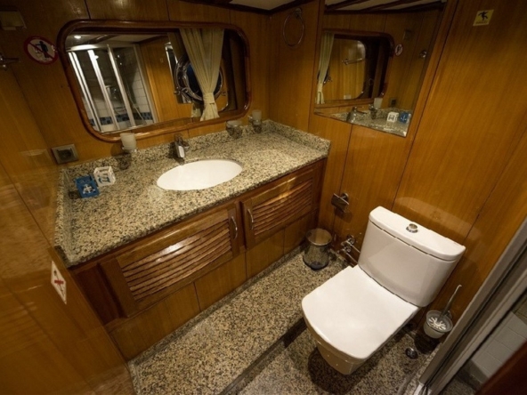 Kayhan 5 Gulet ile Ege ve Akdeniz’in en güzel koylarını keşfedin. 12 kişilik kapasite, konforlu kabinler ve özel mavi yolculuk deneyimi.