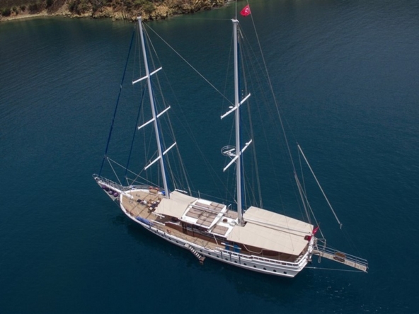 Kayhan 5 Gulet ile Ege ve Akdeniz’in en güzel koylarını keşfedin. 12 kişilik kapasite, konforlu kabinler ve özel mavi yolculuk deneyimi.