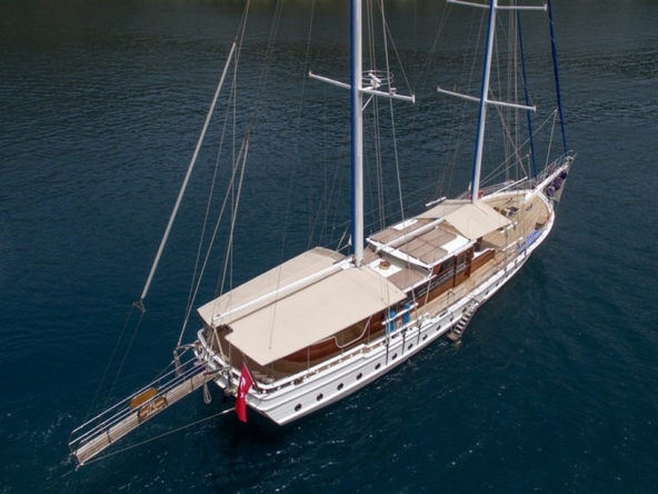 Kayhan 5 Gulet ile Ege ve Akdeniz’in en güzel koylarını keşfedin. 12 kişilik kapasite, konforlu kabinler ve özel mavi yolculuk deneyimi.