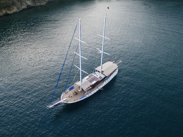 Kayhan 5 Gulet ile Ege ve Akdeniz’in en güzel koylarını keşfedin. 12 kişilik kapasite, konforlu kabinler ve özel mavi yolculuk deneyimi.