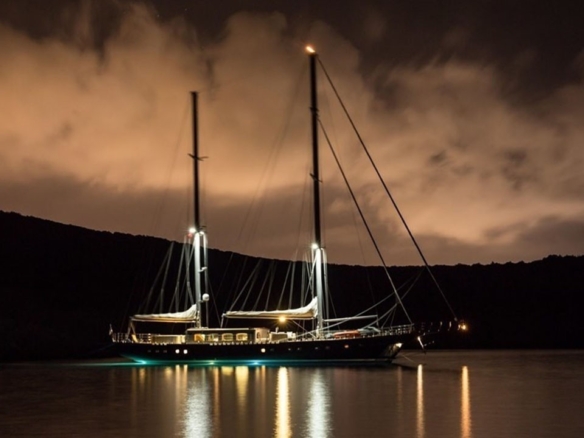 39 metre Le Pietre Gulet ile Göcek çıkışlı ultra lüks mavi tur deneyimi. 6 kabin, 12 kişilik konfor, flybridge ve su sporları seçenekleri.