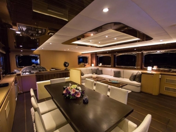 39 metre Le Pietre Gulet ile Göcek çıkışlı ultra lüks mavi tur deneyimi. 6 kabin, 12 kişilik konfor, flybridge ve su sporları seçenekleri.