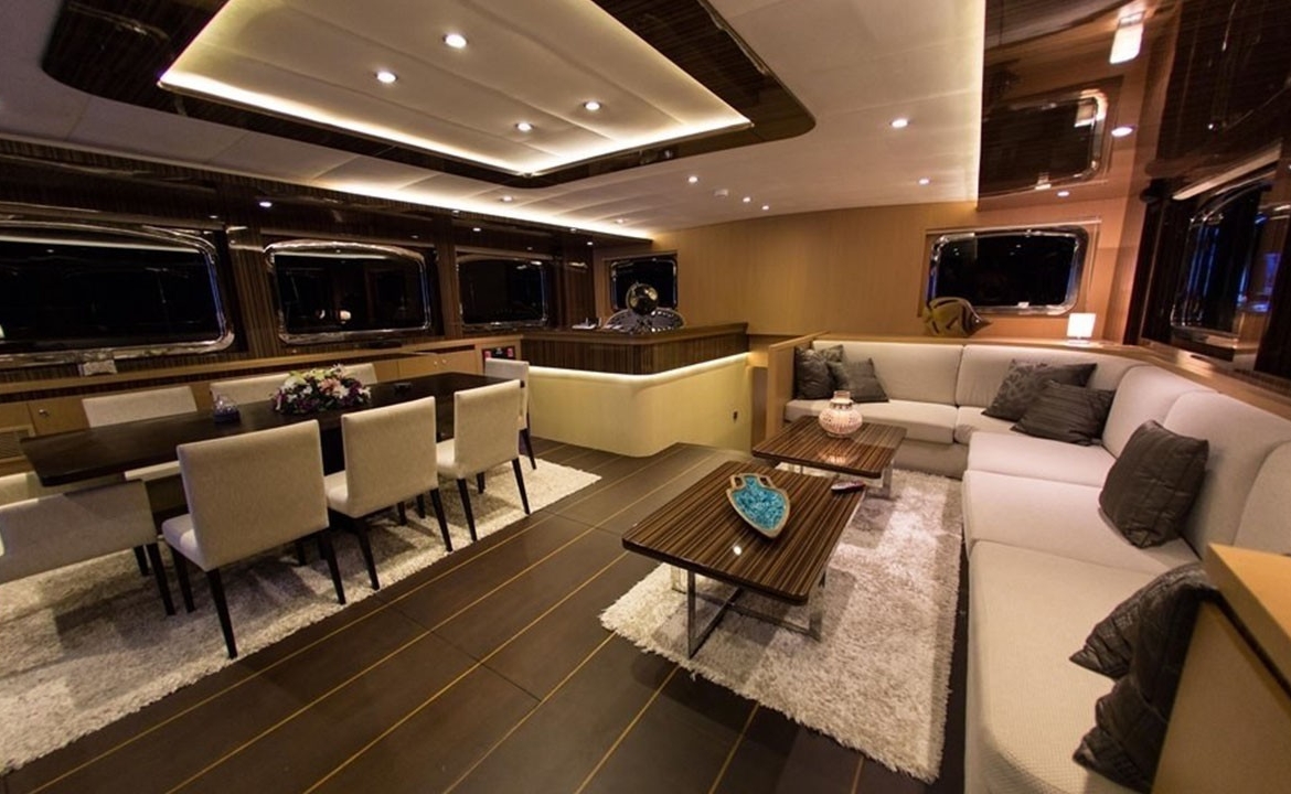 39 metre Le Pietre Gulet ile Göcek çıkışlı ultra lüks mavi tur deneyimi. 6 kabin, 12 kişilik konfor, flybridge ve su sporları seçenekleri.