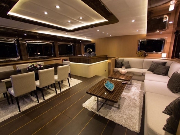 39 metre Le Pietre Gulet ile Göcek çıkışlı ultra lüks mavi tur deneyimi. 6 kabin, 12 kişilik konfor, flybridge ve su sporları seçenekleri.