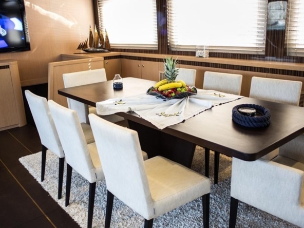 39 metre Le Pietre Gulet ile Göcek çıkışlı ultra lüks mavi tur deneyimi. 6 kabin, 12 kişilik konfor, flybridge ve su sporları seçenekleri.