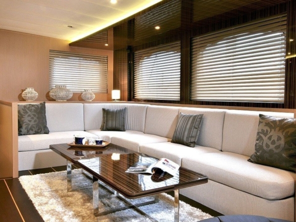 39 metre Le Pietre Gulet ile Göcek çıkışlı ultra lüks mavi tur deneyimi. 6 kabin, 12 kişilik konfor, flybridge ve su sporları seçenekleri.