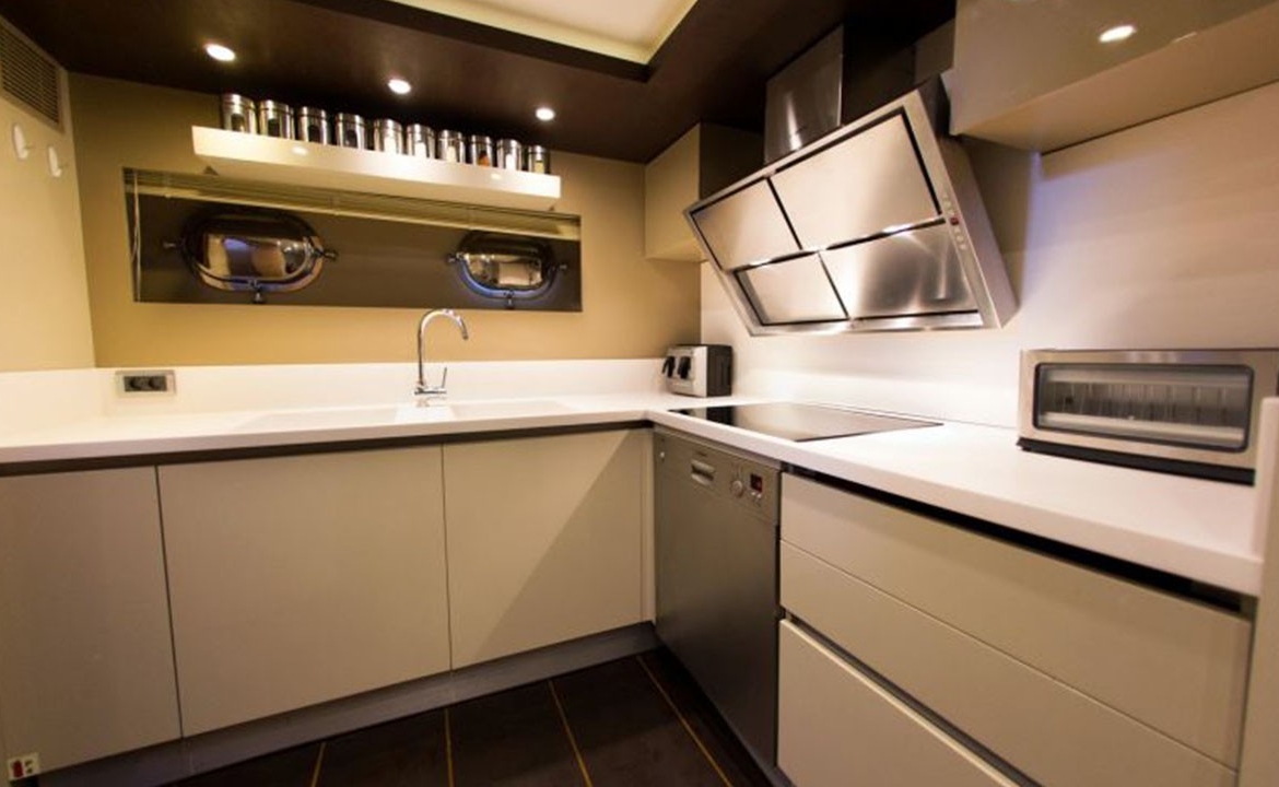 39 metre Le Pietre Gulet ile Göcek çıkışlı ultra lüks mavi tur deneyimi. 6 kabin, 12 kişilik konfor, flybridge ve su sporları seçenekleri.