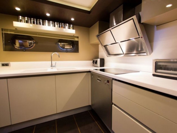 39 metre Le Pietre Gulet ile Göcek çıkışlı ultra lüks mavi tur deneyimi. 6 kabin, 12 kişilik konfor, flybridge ve su sporları seçenekleri.