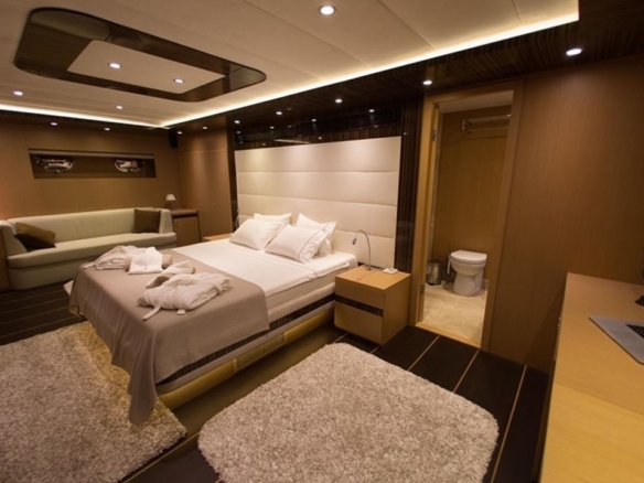39 metre Le Pietre Gulet ile Göcek çıkışlı ultra lüks mavi tur deneyimi. 6 kabin, 12 kişilik konfor, flybridge ve su sporları seçenekleri.