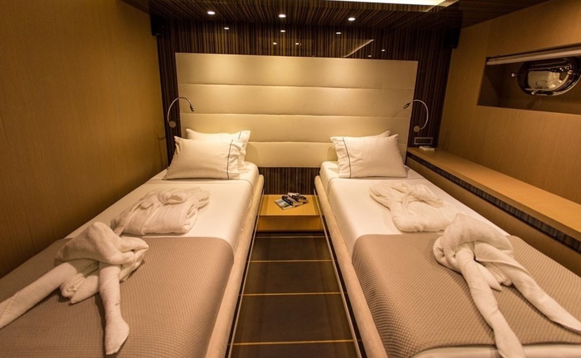 39 metre Le Pietre Gulet ile Göcek çıkışlı ultra lüks mavi tur deneyimi. 6 kabin, 12 kişilik konfor, flybridge ve su sporları seçenekleri.