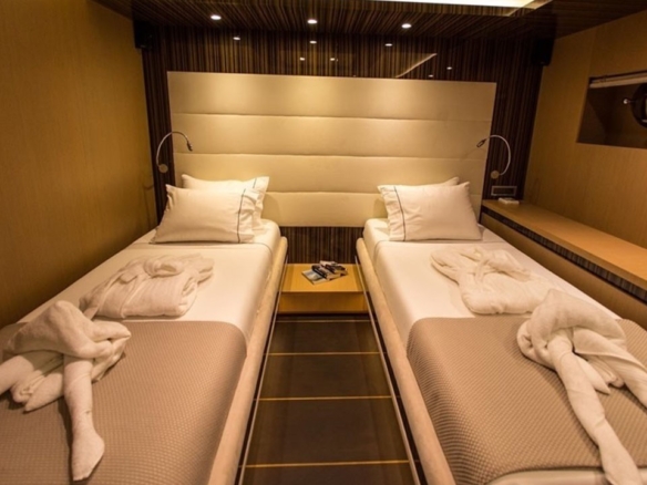 39 metre Le Pietre Gulet ile Göcek çıkışlı ultra lüks mavi tur deneyimi. 6 kabin, 12 kişilik konfor, flybridge ve su sporları seçenekleri.