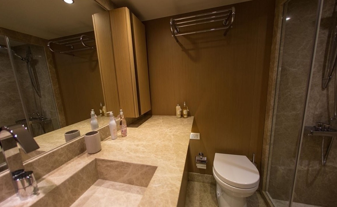 39 metre Le Pietre Gulet ile Göcek çıkışlı ultra lüks mavi tur deneyimi. 6 kabin, 12 kişilik konfor, flybridge ve su sporları seçenekleri.