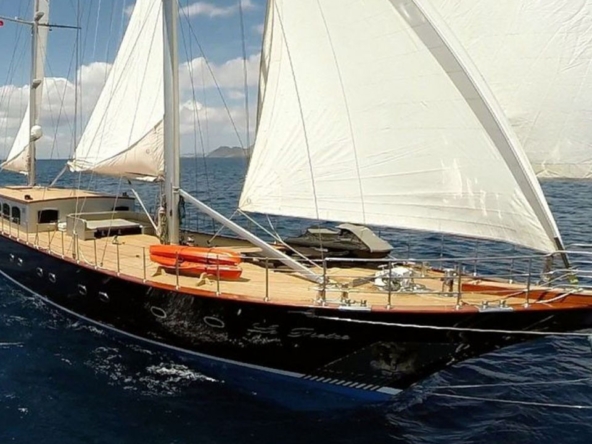 39 metre Le Pietre Gulet ile Göcek çıkışlı ultra lüks mavi tur deneyimi. 6 kabin, 12 kişilik konfor, flybridge ve su sporları seçenekleri.