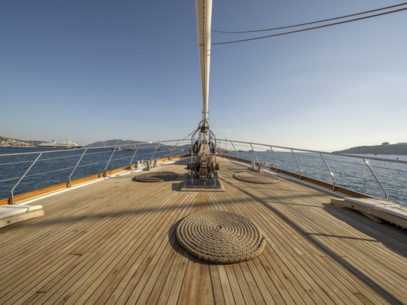 Bodrum’da 10 kişilik lüks gulet, 5 kabin, profesyonel mürettebat ile unutulmaz mavi tur deneyimi.