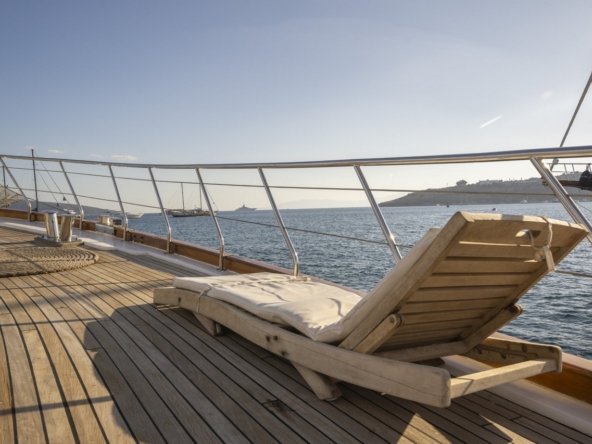 Bodrum’da 10 kişilik lüks gulet, 5 kabin, profesyonel mürettebat ile unutulmaz mavi tur deneyimi.