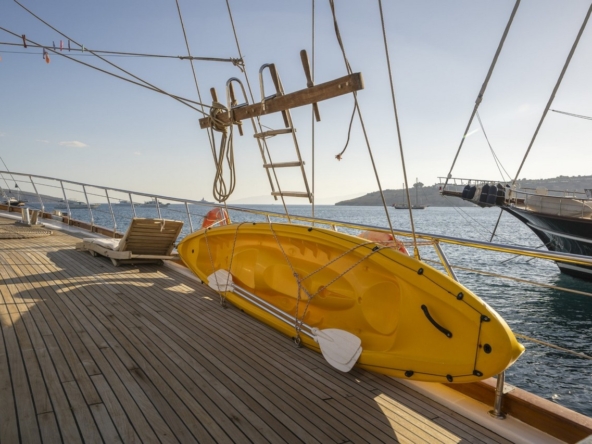Bodrum’da 10 kişilik lüks gulet, 5 kabin, profesyonel mürettebat ile unutulmaz mavi tur deneyimi.