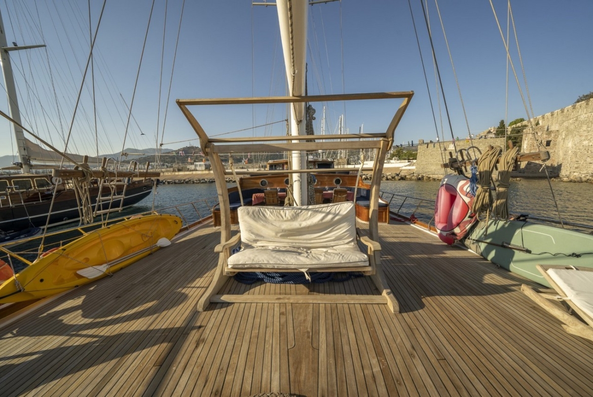 Bodrum’da 10 kişilik lüks gulet, 5 kabin, profesyonel mürettebat ile unutulmaz mavi tur deneyimi.